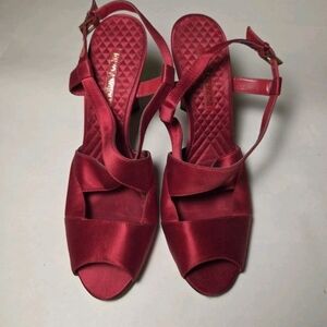 Never Worn Enzo Angiolini Red Satin Strappy Heels 10M Sculpted 4.25" Heel